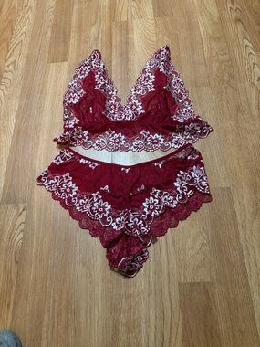 Source Unknown Burgundy Lace Bralette & Hipster Set with White Embroidery
